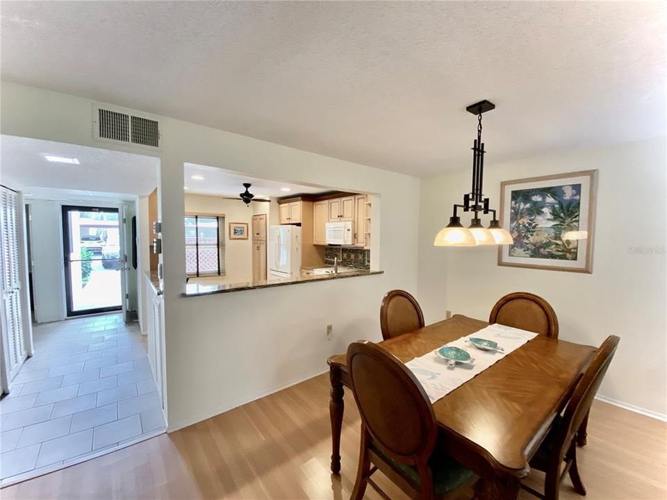 For Sale: $325,000 (2 beds, 2 baths, 1285 Square Feet)