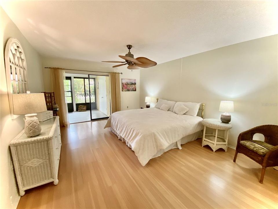 For Sale: $325,000 (2 beds, 2 baths, 1285 Square Feet)