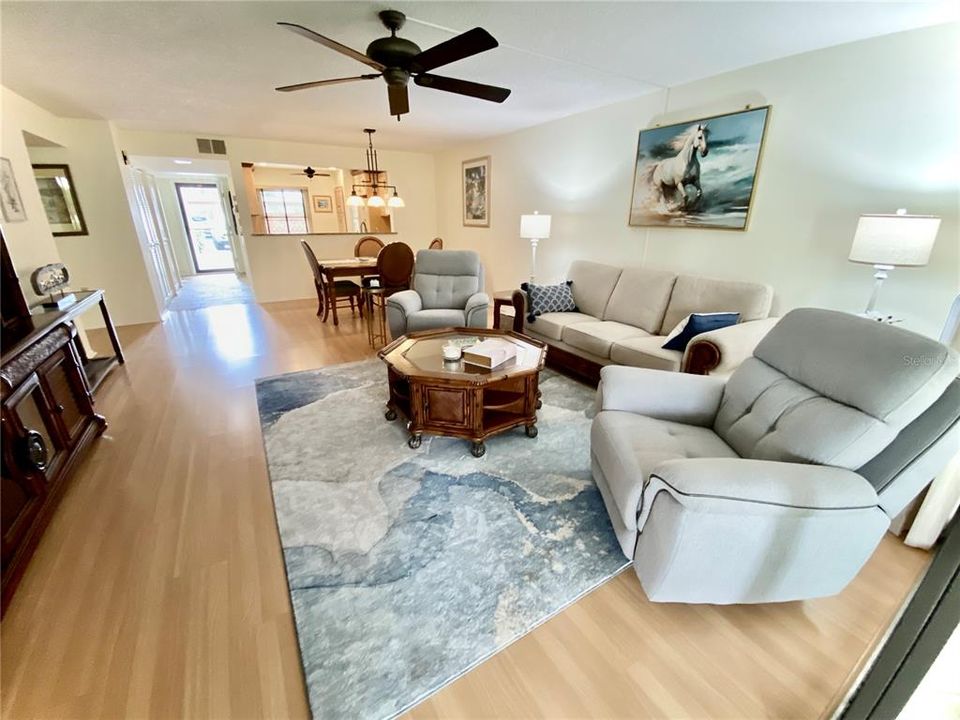 For Sale: $325,000 (2 beds, 2 baths, 1285 Square Feet)