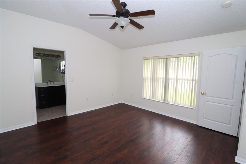 For Sale: $319,900 (2 beds, 2 baths, 1358 Square Feet)