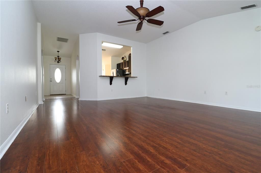 For Sale: $319,900 (2 beds, 2 baths, 1358 Square Feet)