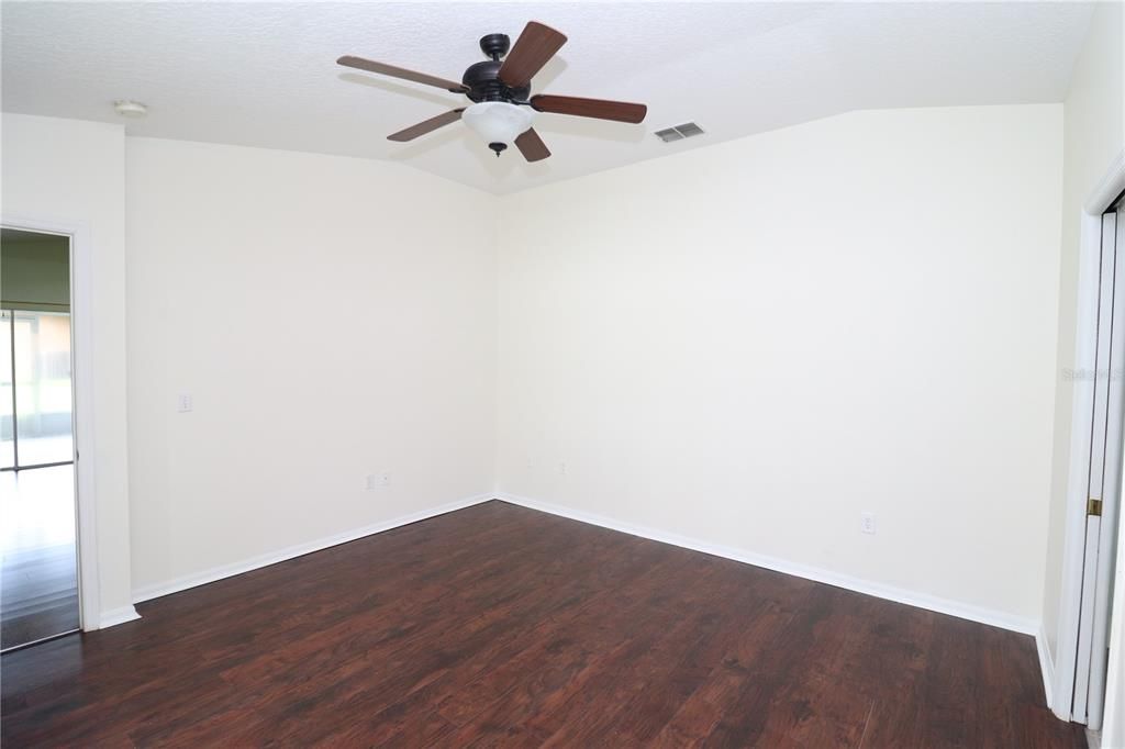 For Sale: $319,900 (2 beds, 2 baths, 1358 Square Feet)