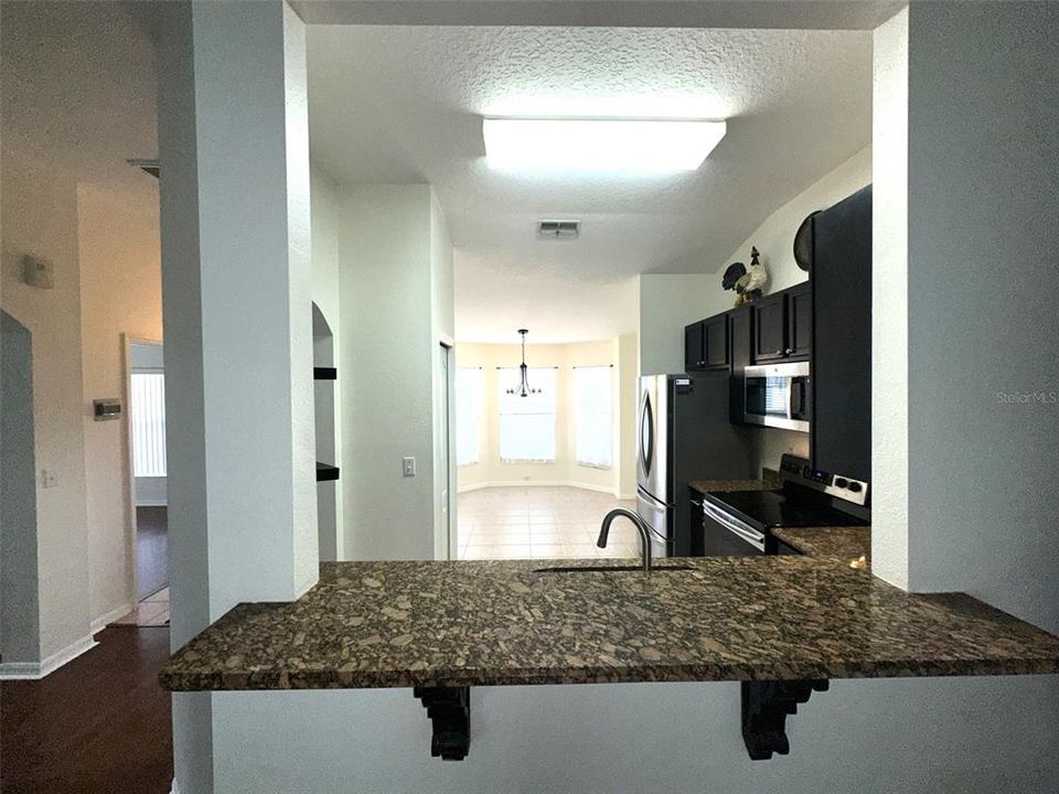 For Sale: $319,900 (2 beds, 2 baths, 1358 Square Feet)