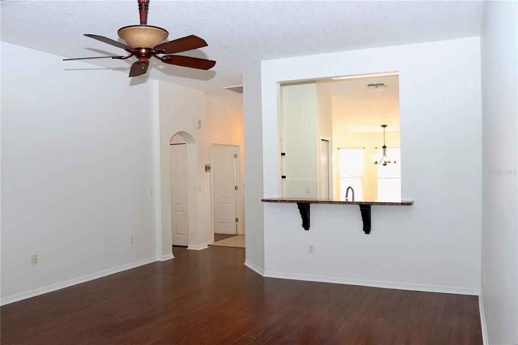 For Sale: $319,900 (2 beds, 2 baths, 1358 Square Feet)