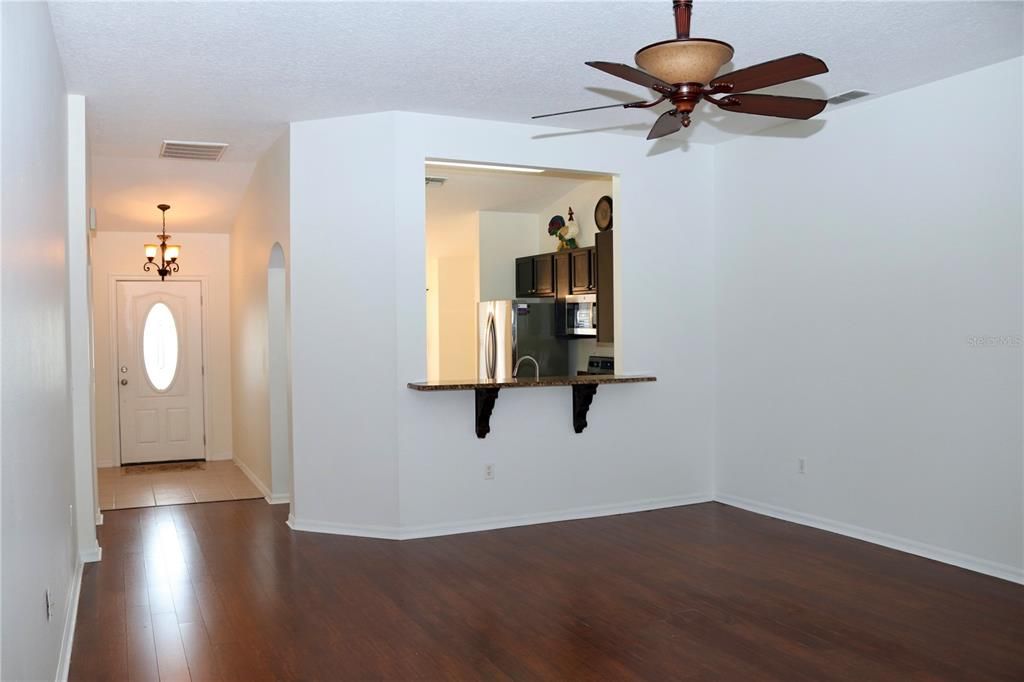 For Sale: $319,900 (2 beds, 2 baths, 1358 Square Feet)