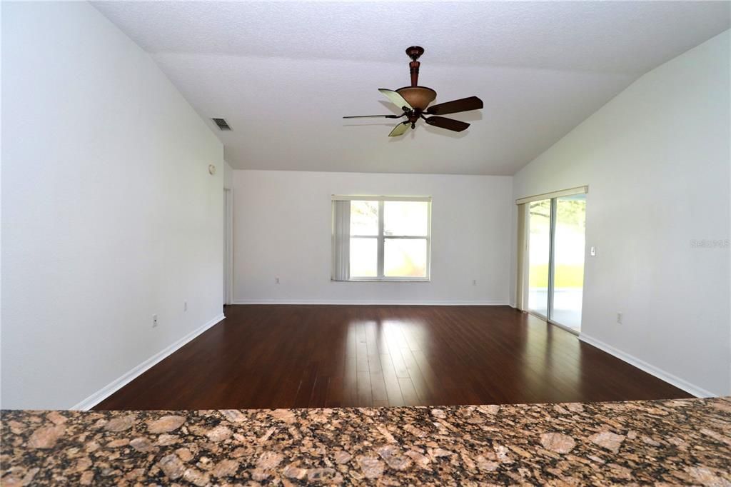 For Sale: $319,900 (2 beds, 2 baths, 1358 Square Feet)