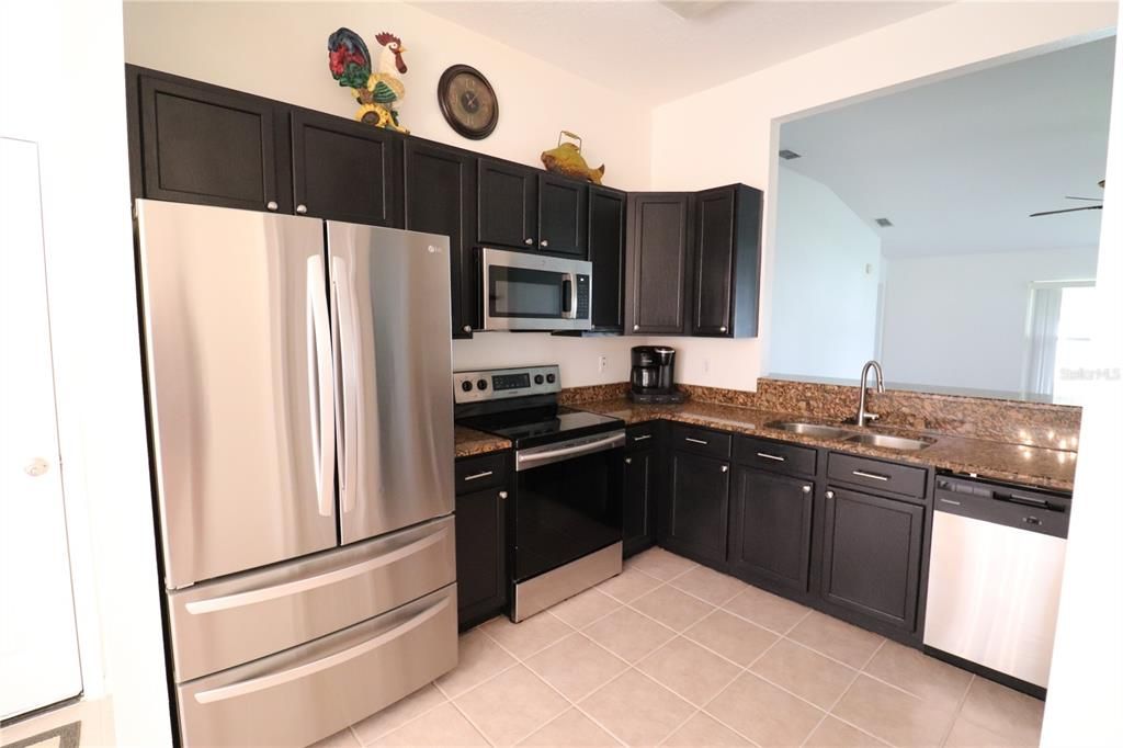 For Sale: $319,900 (2 beds, 2 baths, 1358 Square Feet)