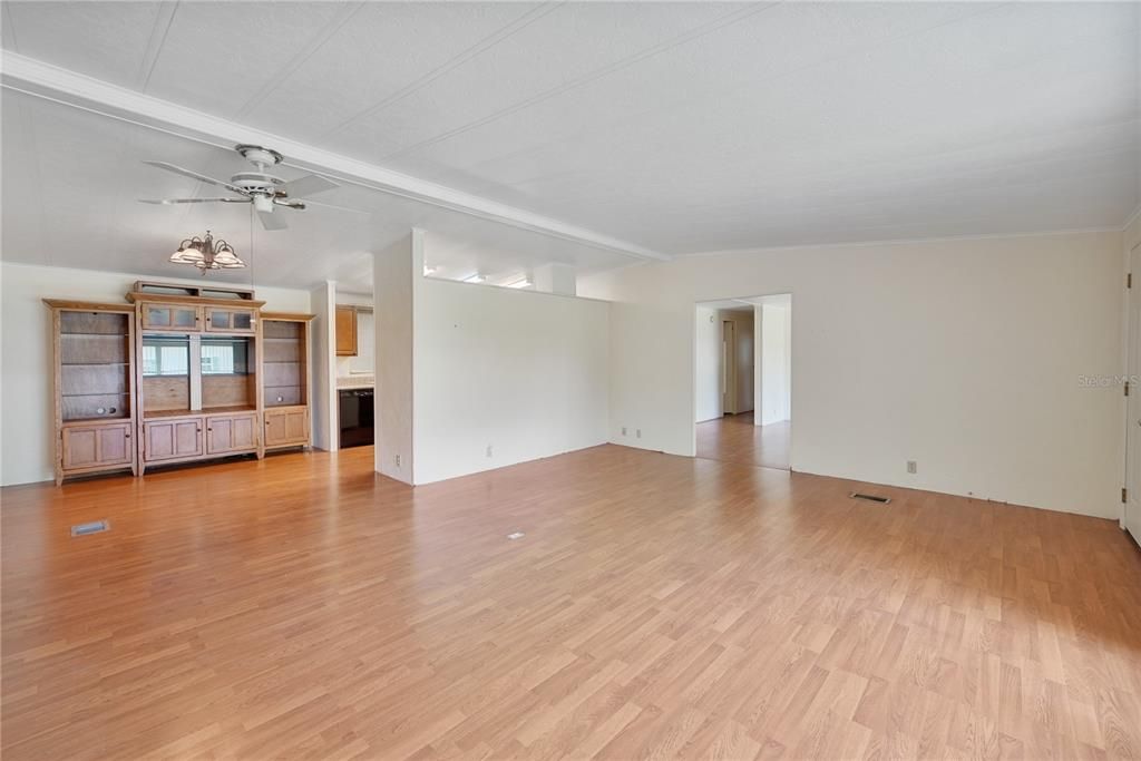 Active With Contract: $145,000 (3 beds, 2 baths, 1680 Square Feet)