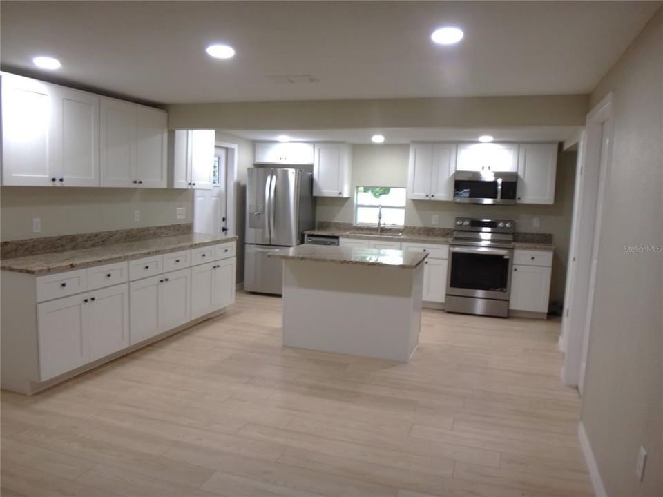 For Sale: $325,000 (3 beds, 2 baths, 1240 Square Feet)