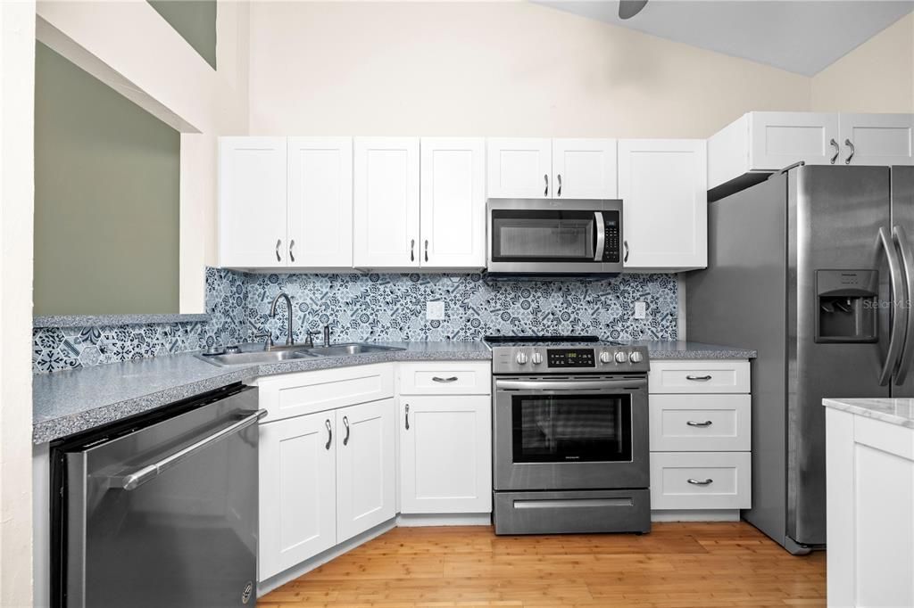 For Sale: $260,000 (2 beds, 2 baths, 1240 Square Feet)