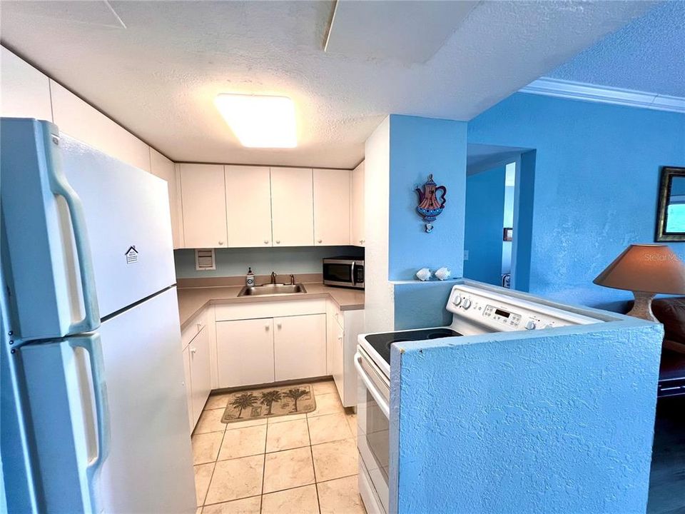 For Sale: $399,900 (1 beds, 1 baths, 707 Square Feet)