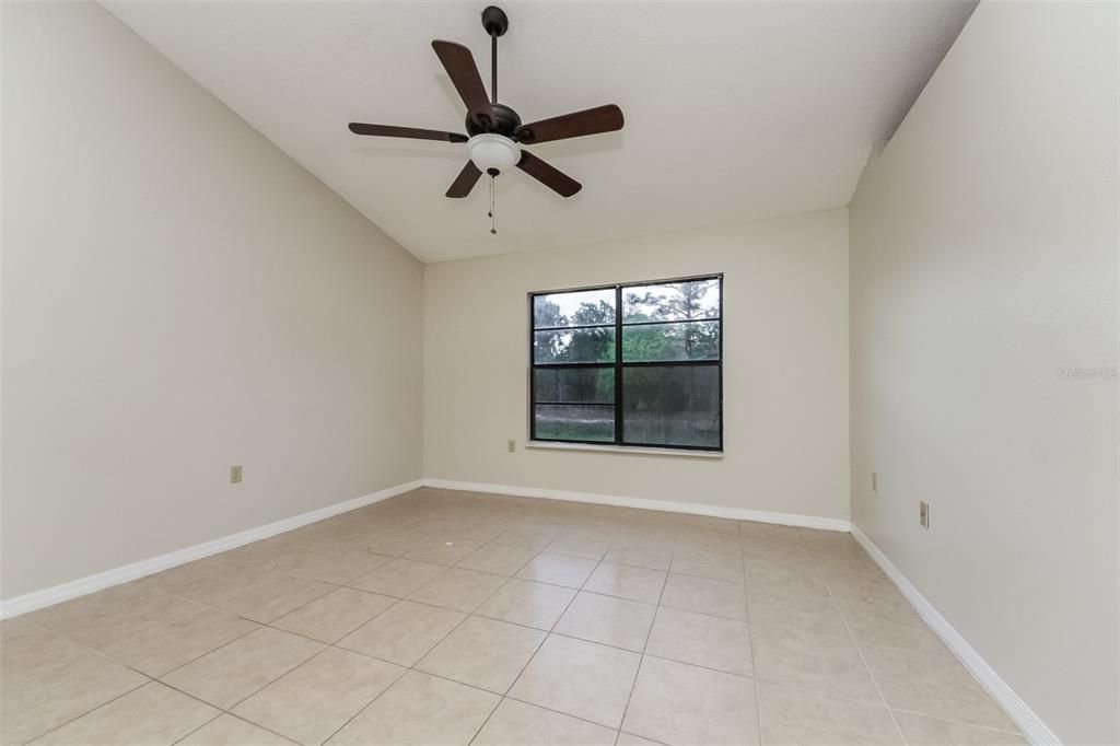 For Rent: $1,600 (3 beds, 2 baths, 1472 Square Feet)