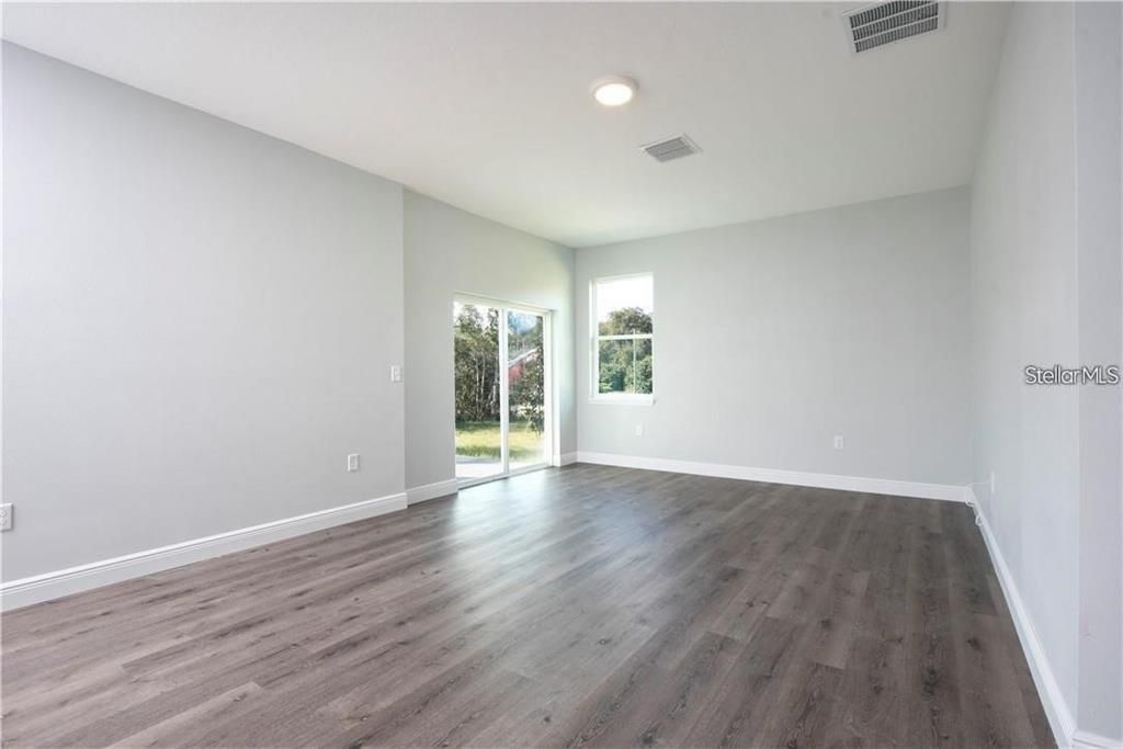 For Rent: $2,347 (3 beds, 2 baths, 1270 Square Feet)