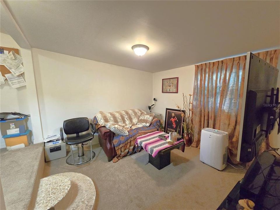 For Sale: $140,000 (1 beds, 1 baths, 925 Square Feet)