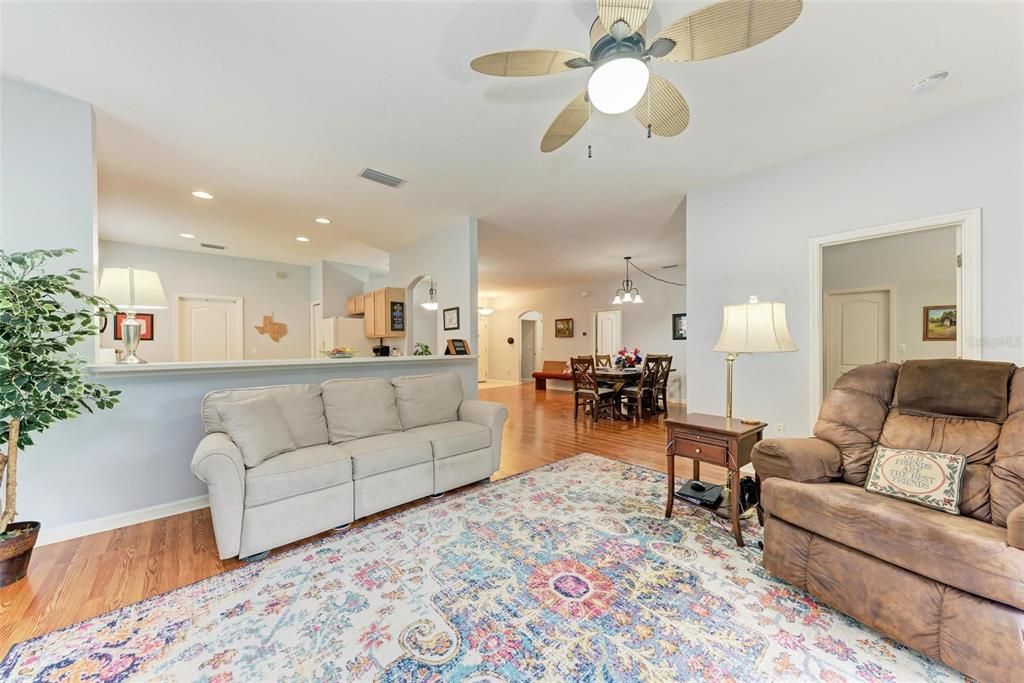 For Sale: $365,000 (2 beds, 2 baths, 1664 Square Feet)