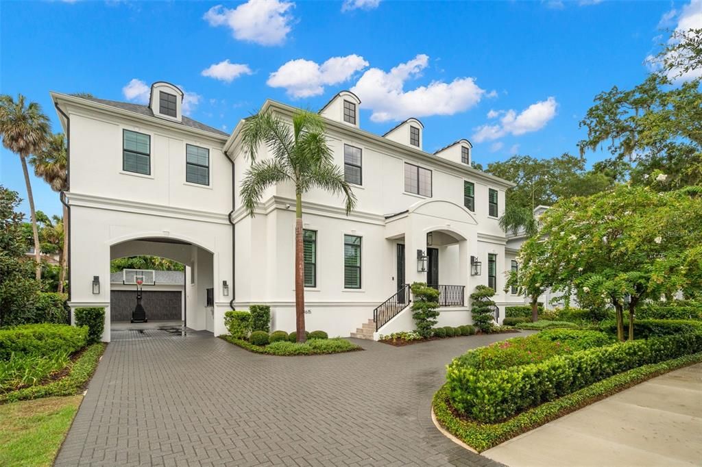 Active With Contract: $3,999,999 (6 beds, 5 baths, 5601 Square Feet)