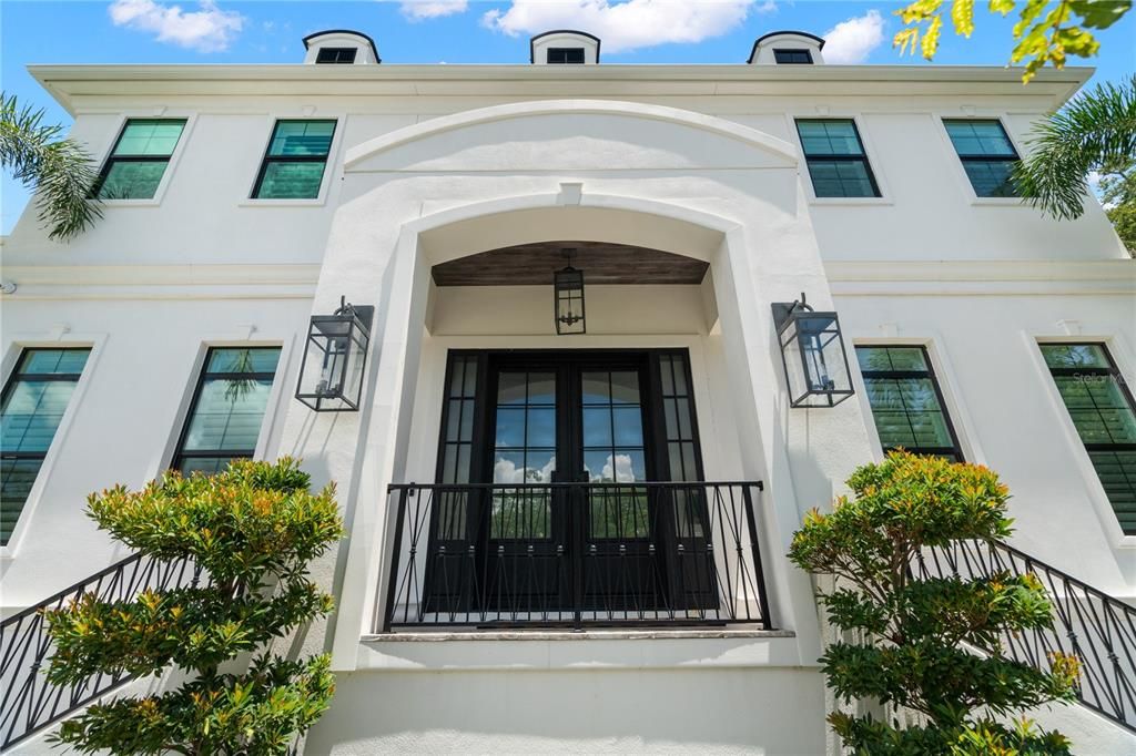 Active With Contract: $3,999,999 (6 beds, 5 baths, 5601 Square Feet)