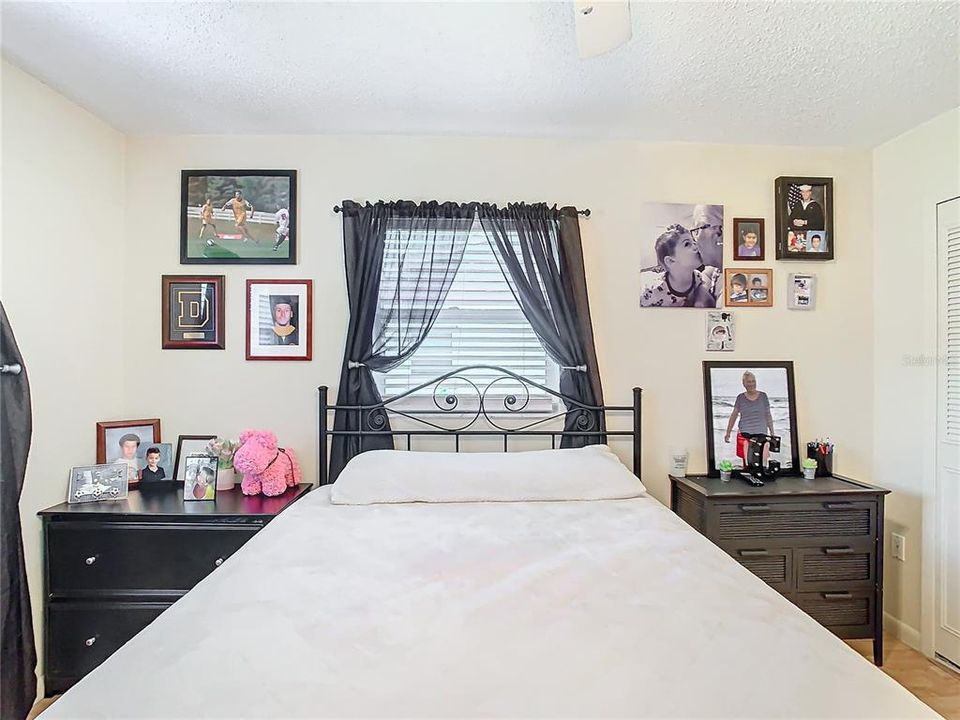 For Sale: $299,990 (2 beds, 2 baths, 988 Square Feet)