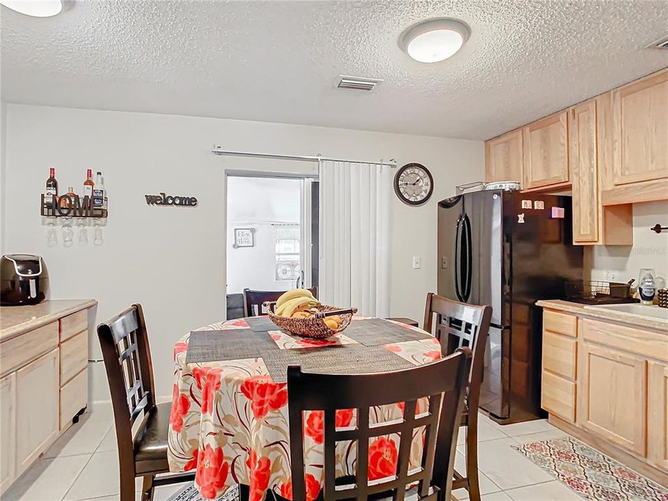 For Sale: $299,990 (2 beds, 2 baths, 988 Square Feet)