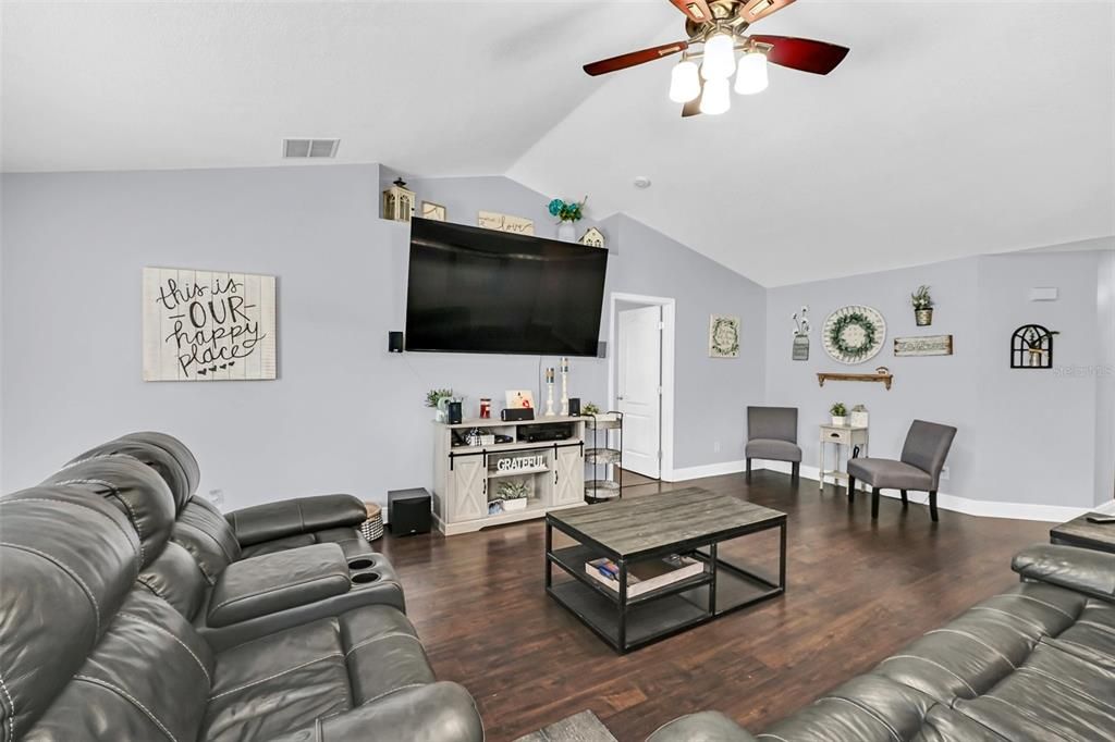 For Sale: $395,900 (3 beds, 2 baths, 2035 Square Feet)