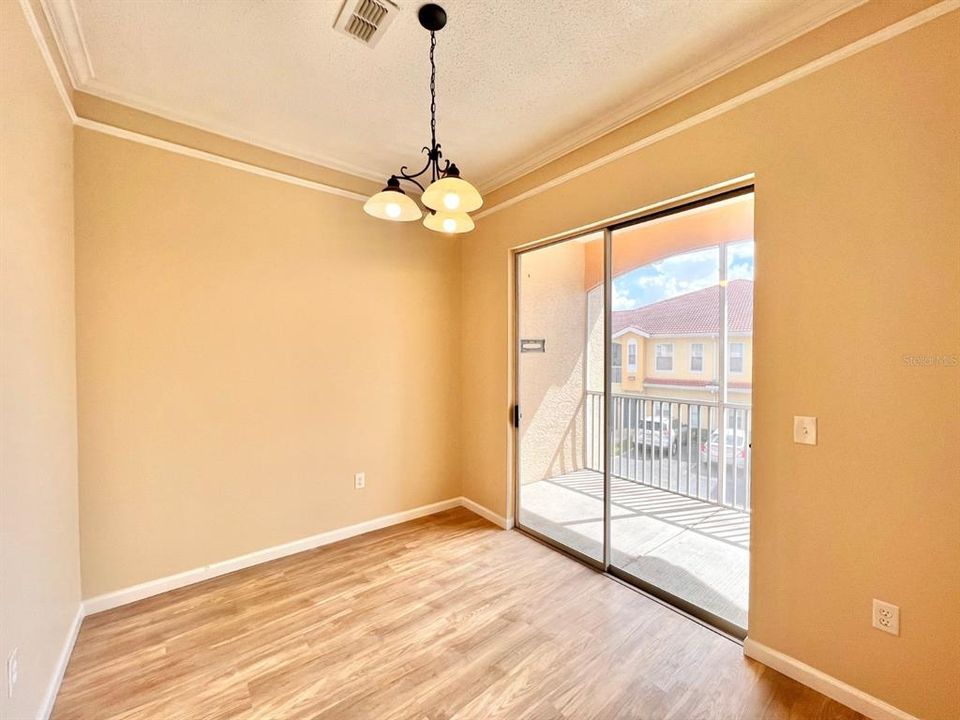 For Sale: $229,000 (1 beds, 1 baths, 858 Square Feet)