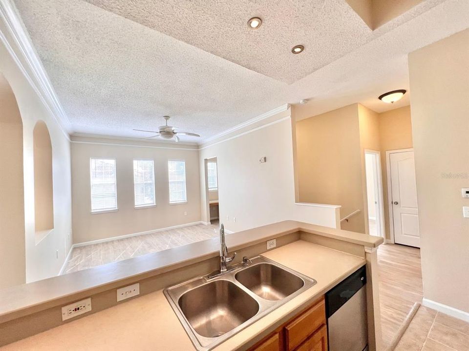 For Sale: $229,000 (1 beds, 1 baths, 858 Square Feet)