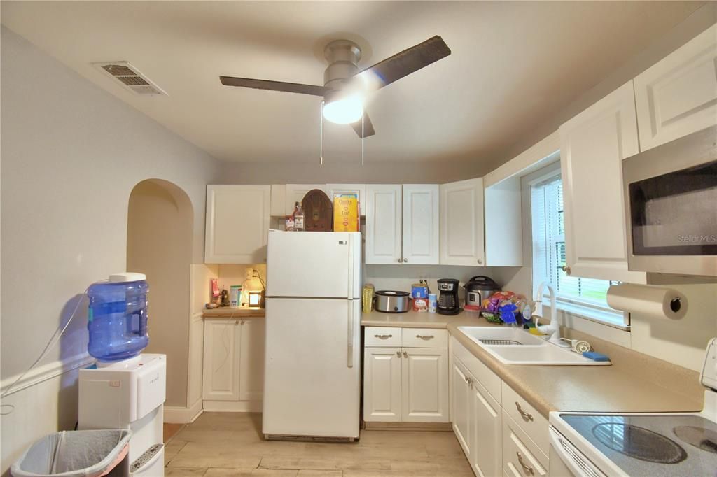 For Sale: $210,000 (2 beds, 1 baths, 900 Square Feet)