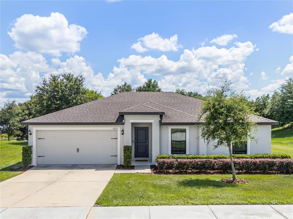 For Sale: $339,900 (3 beds, 2 baths, 1244 Square Feet)