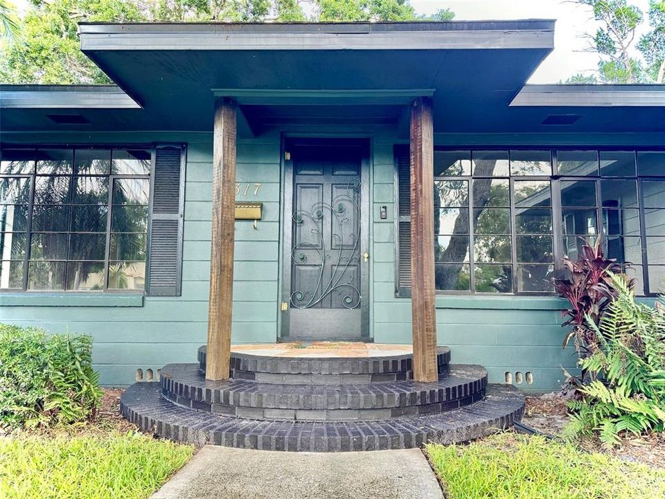 For Sale: $480,000 (2 beds, 1 baths, 1218 Square Feet)