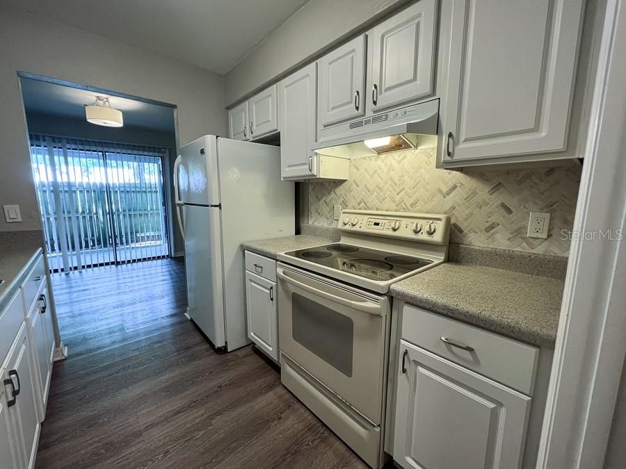 For Rent: $1,250 (2 beds, 1 baths, 904 Square Feet)