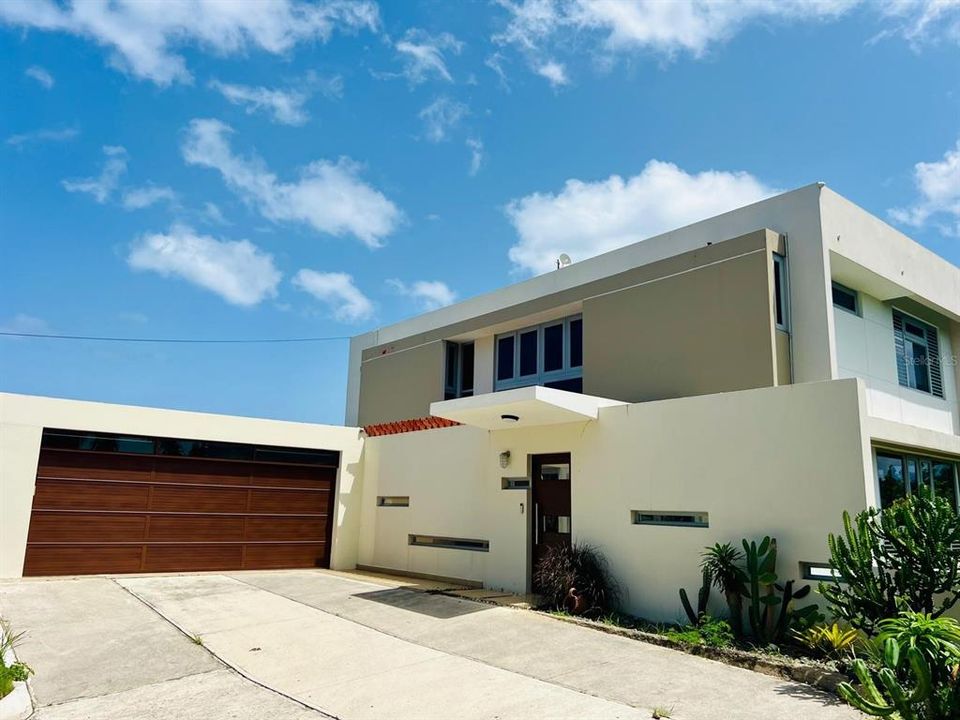 Recently Sold: $1,695,000 (4 beds, 3 baths, 5100 Square Feet)