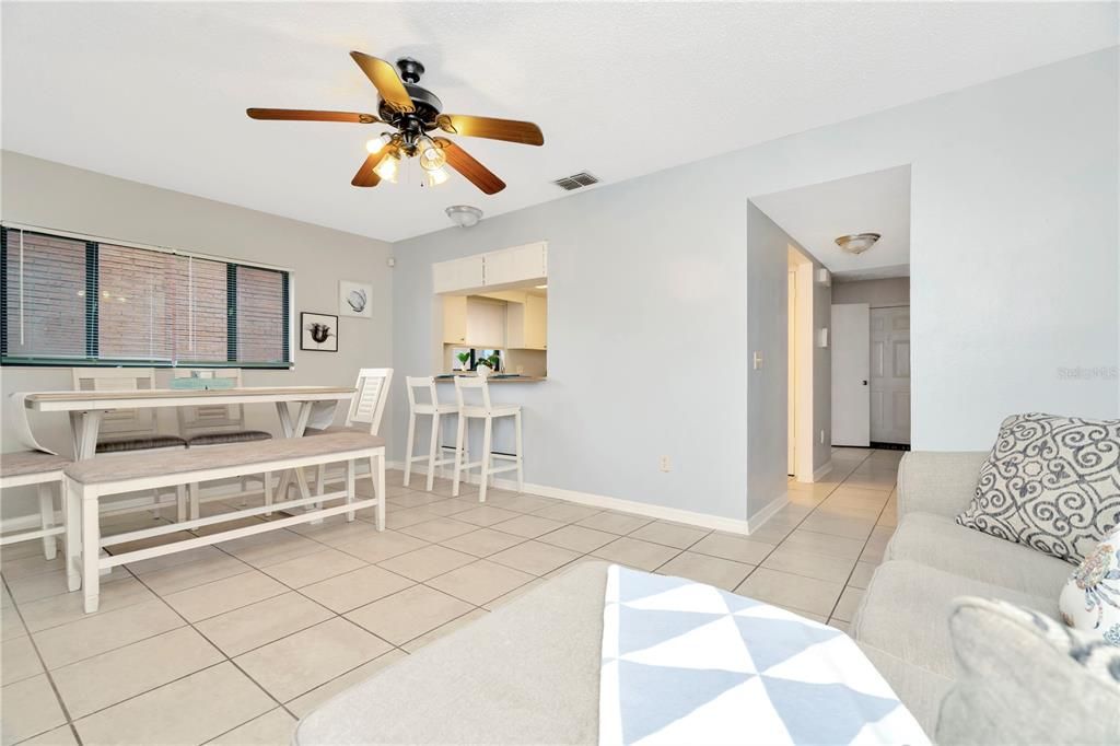 For Sale: $200,000 (2 beds, 2 baths, 1280 Square Feet)