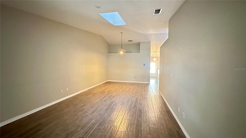 For Rent: $2,700 (3 beds, 2 baths, 1373 Square Feet)