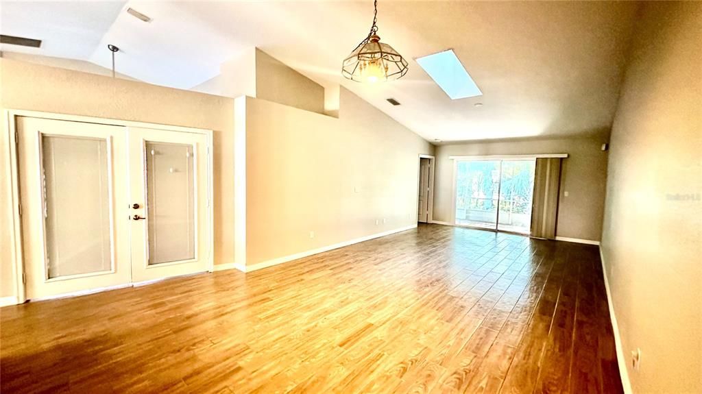 For Rent: $2,700 (3 beds, 2 baths, 1373 Square Feet)