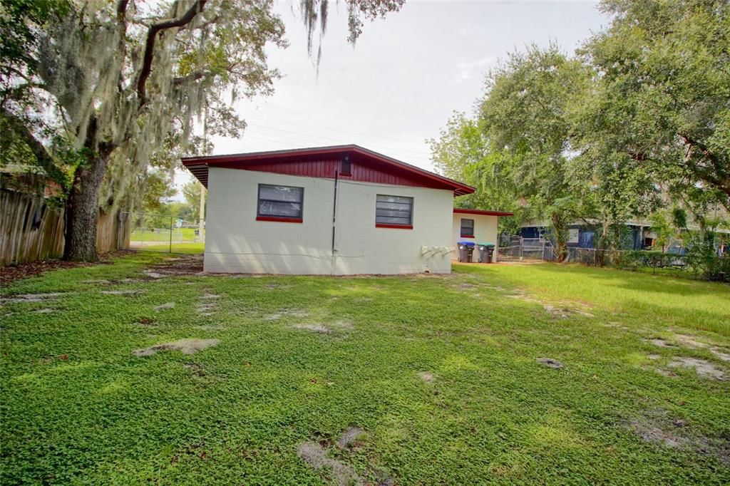 Active With Contract: $275,000 (3 beds, 2 baths, 1593 Square Feet)