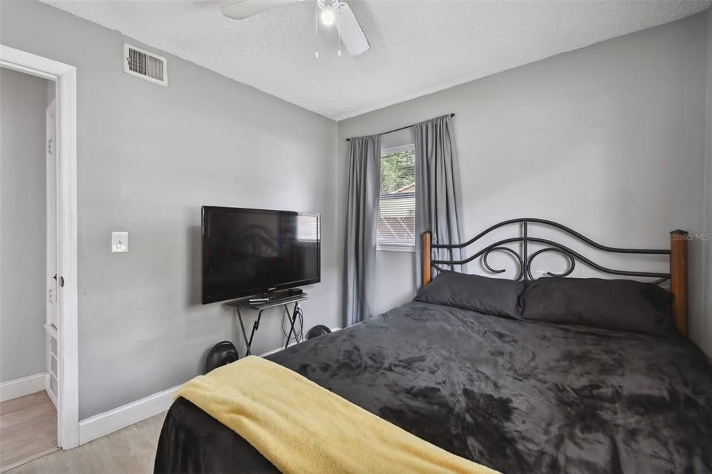 For Sale: $279,990 (3 beds, 1 baths, 960 Square Feet)