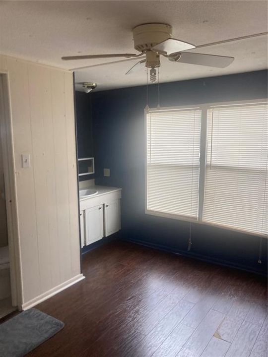 Active With Contract: $69,900 (2 beds, 2 baths, 720 Square Feet)