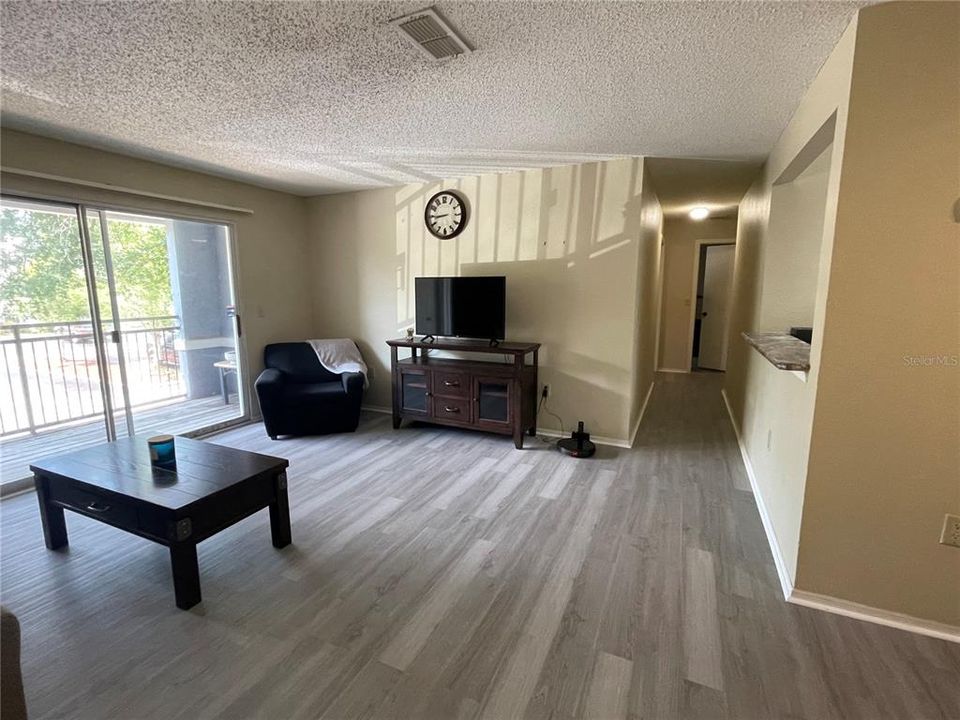 For Rent: $1,450 (2 beds, 2 baths, 950 Square Feet)