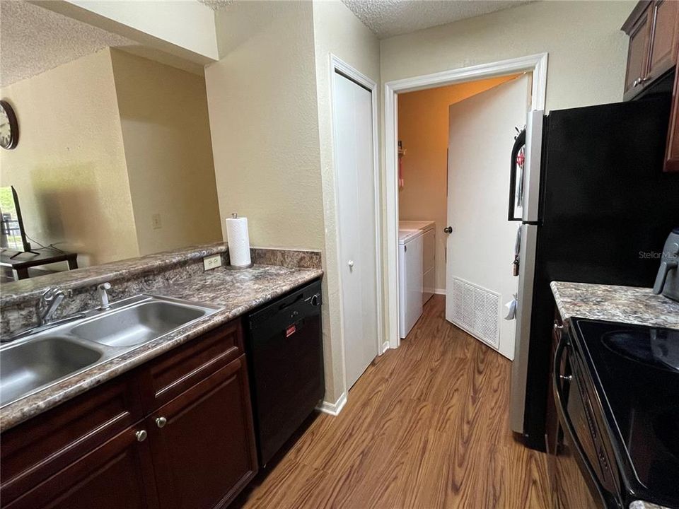 For Rent: $1,450 (2 beds, 2 baths, 950 Square Feet)