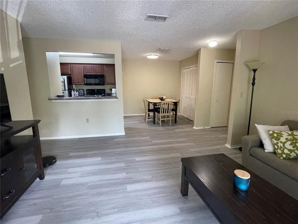 For Rent: $1,450 (2 beds, 2 baths, 950 Square Feet)