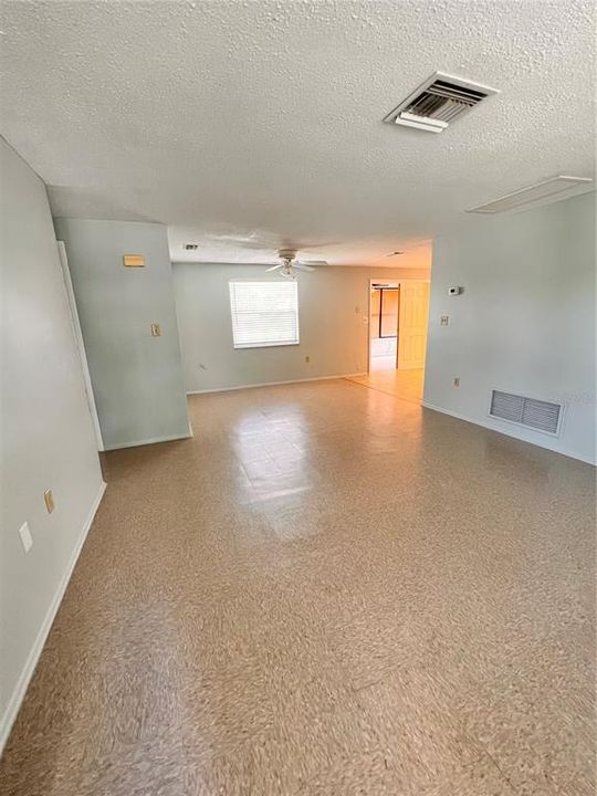 For Rent: $1,500 (2 beds, 1 baths, 846 Square Feet)