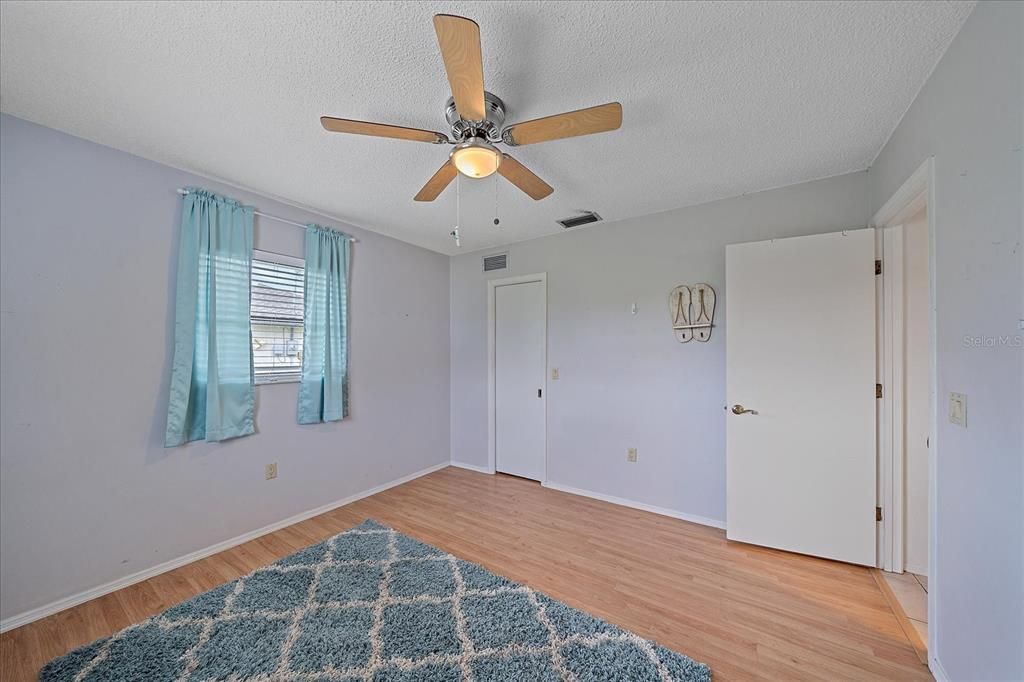 For Sale: $324,900 (2 beds, 2 baths, 1317 Square Feet)