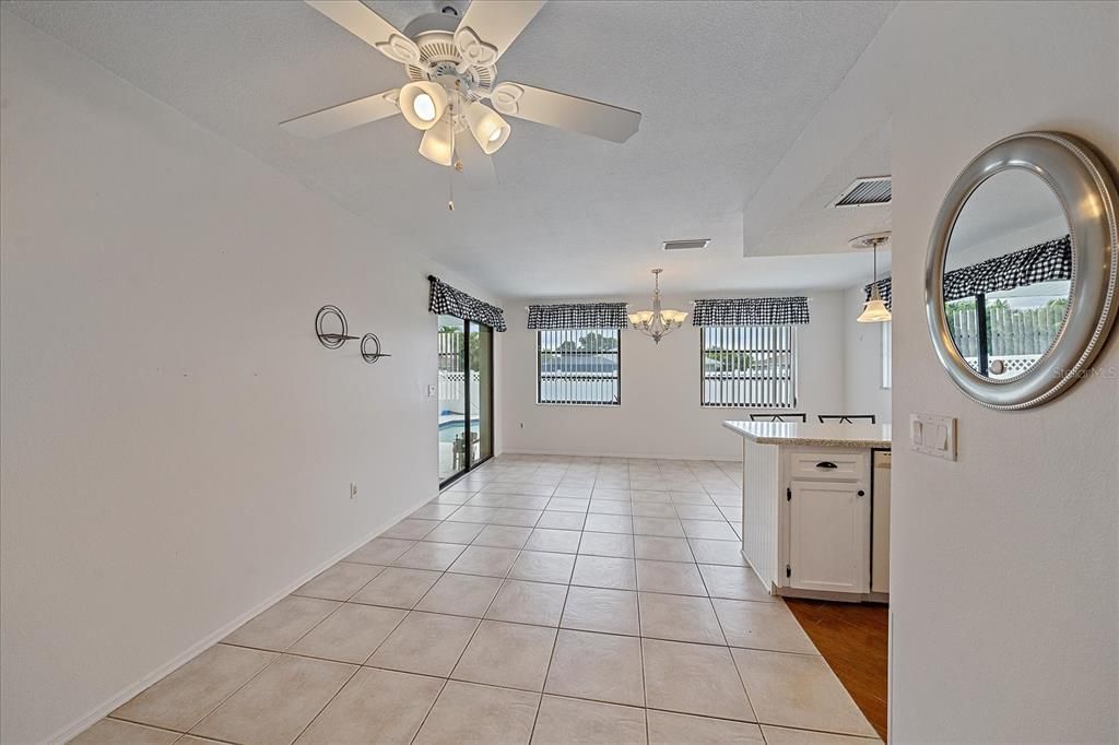 For Sale: $324,900 (2 beds, 2 baths, 1317 Square Feet)
