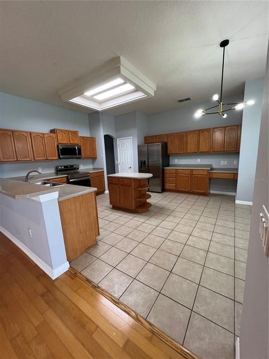 For Rent: $3,195 (4 beds, 3 baths, 3275 Square Feet)