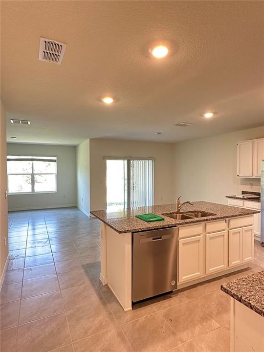 For Rent: $2,495 (4 beds, 2 baths, 1846 Square Feet)