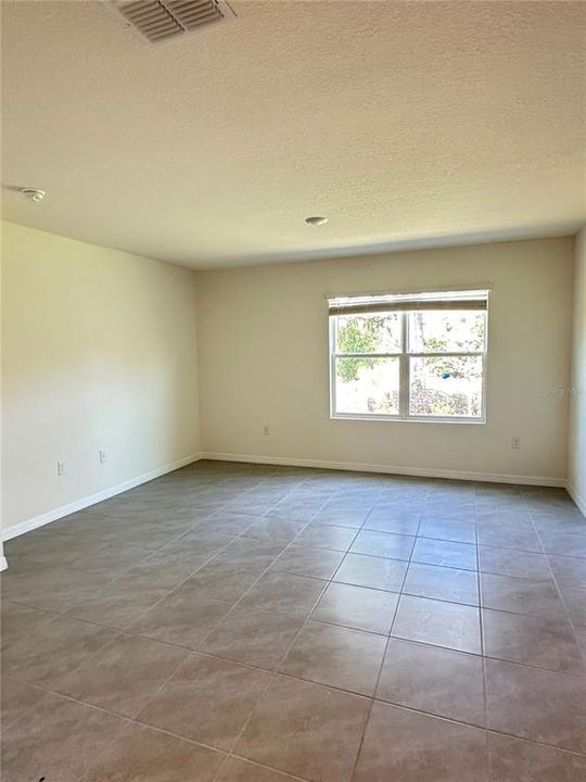For Rent: $2,495 (4 beds, 2 baths, 1846 Square Feet)