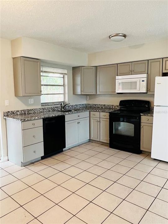 For Rent: $1,800 (2 beds, 2 baths, 1002 Square Feet)