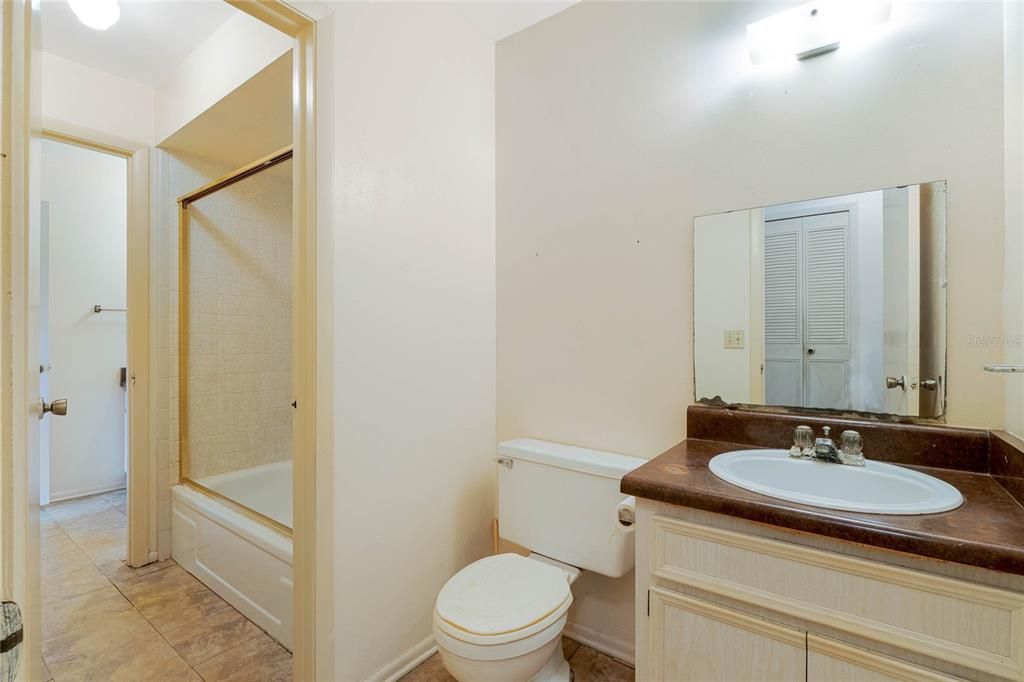 For Sale: $260,000 (2 beds, 1 baths, 1241 Square Feet)
