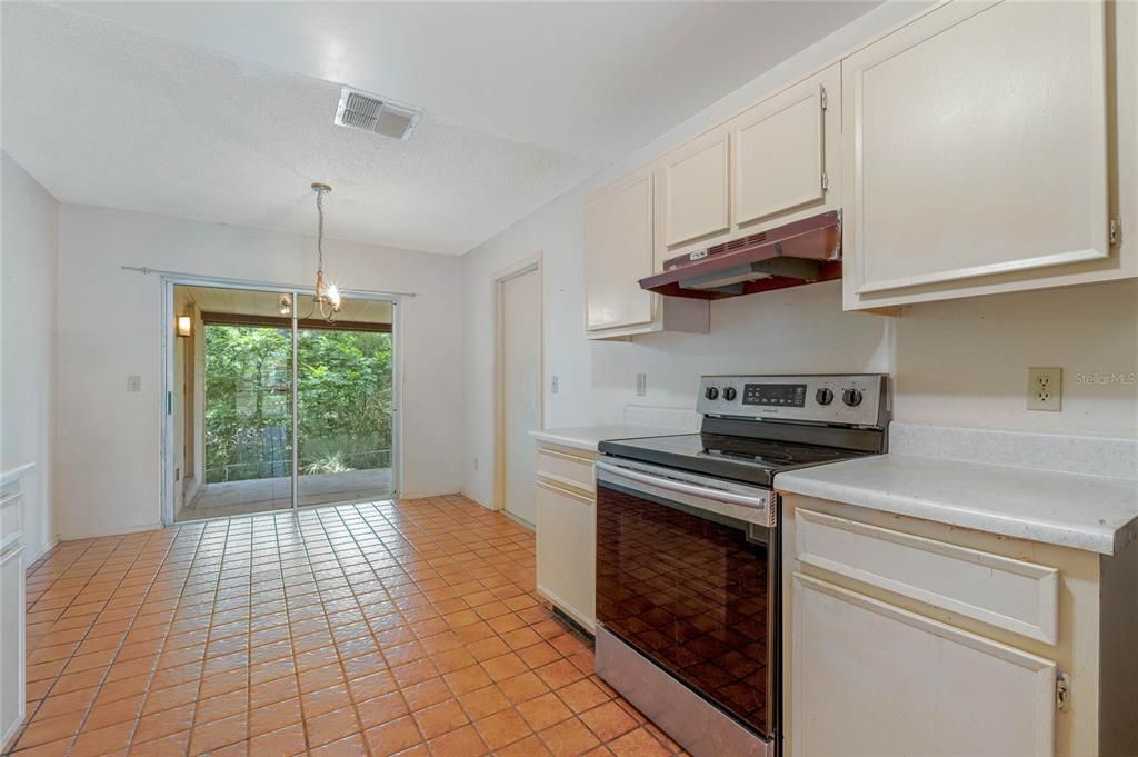 For Sale: $260,000 (2 beds, 1 baths, 1241 Square Feet)