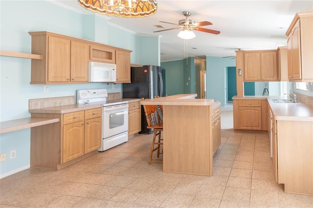 For Sale: $245,900 (3 beds, 2 baths, 2280 Square Feet)